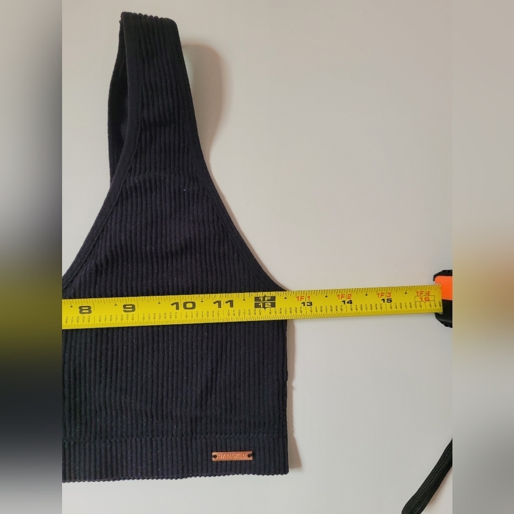 Black Ribbed V-Neck Crop Top - Picture 7 of 9